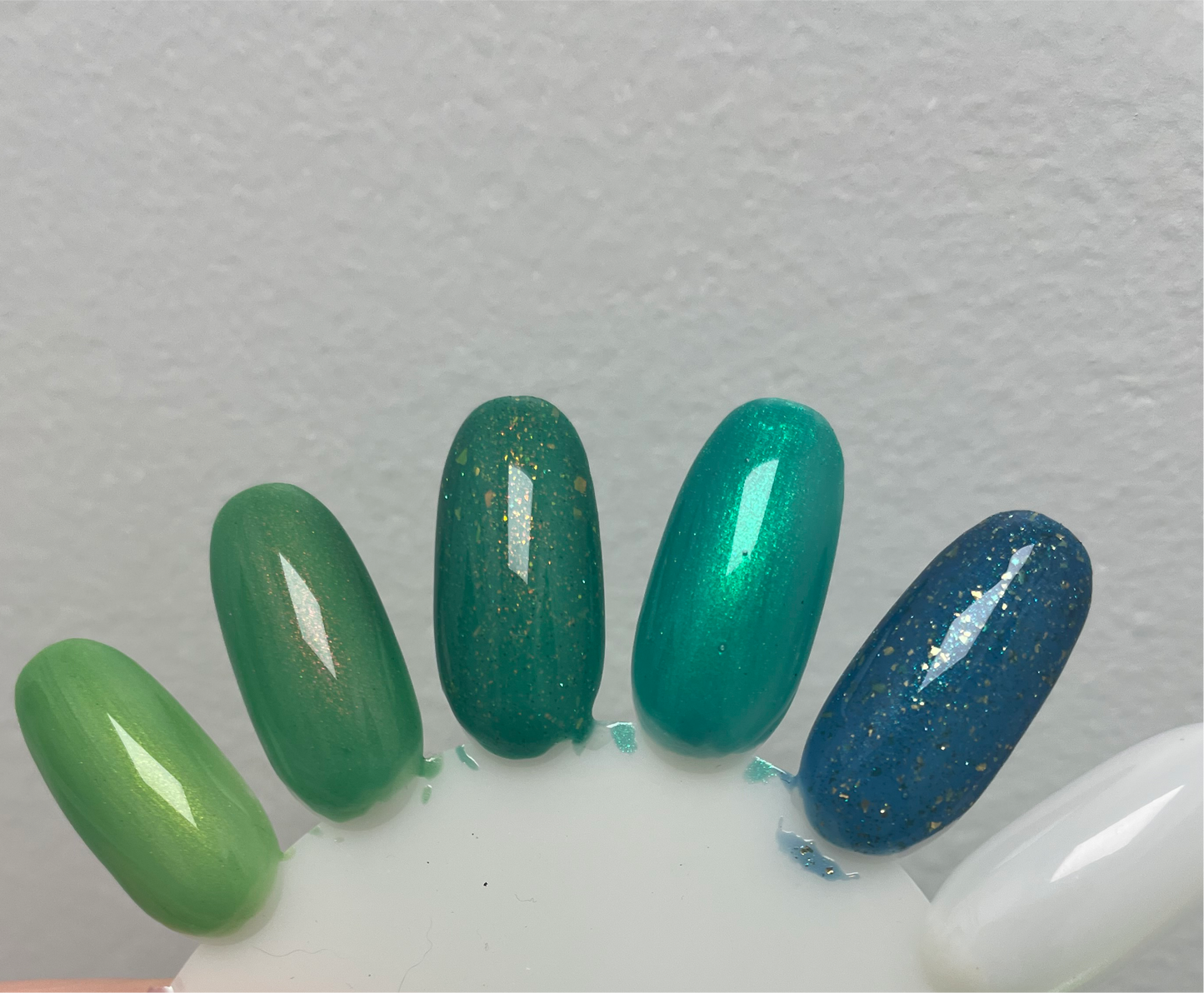 Holiday Gift Box: Green Gradient